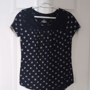 Sonoma Black and White Floral Short Sleeve Top